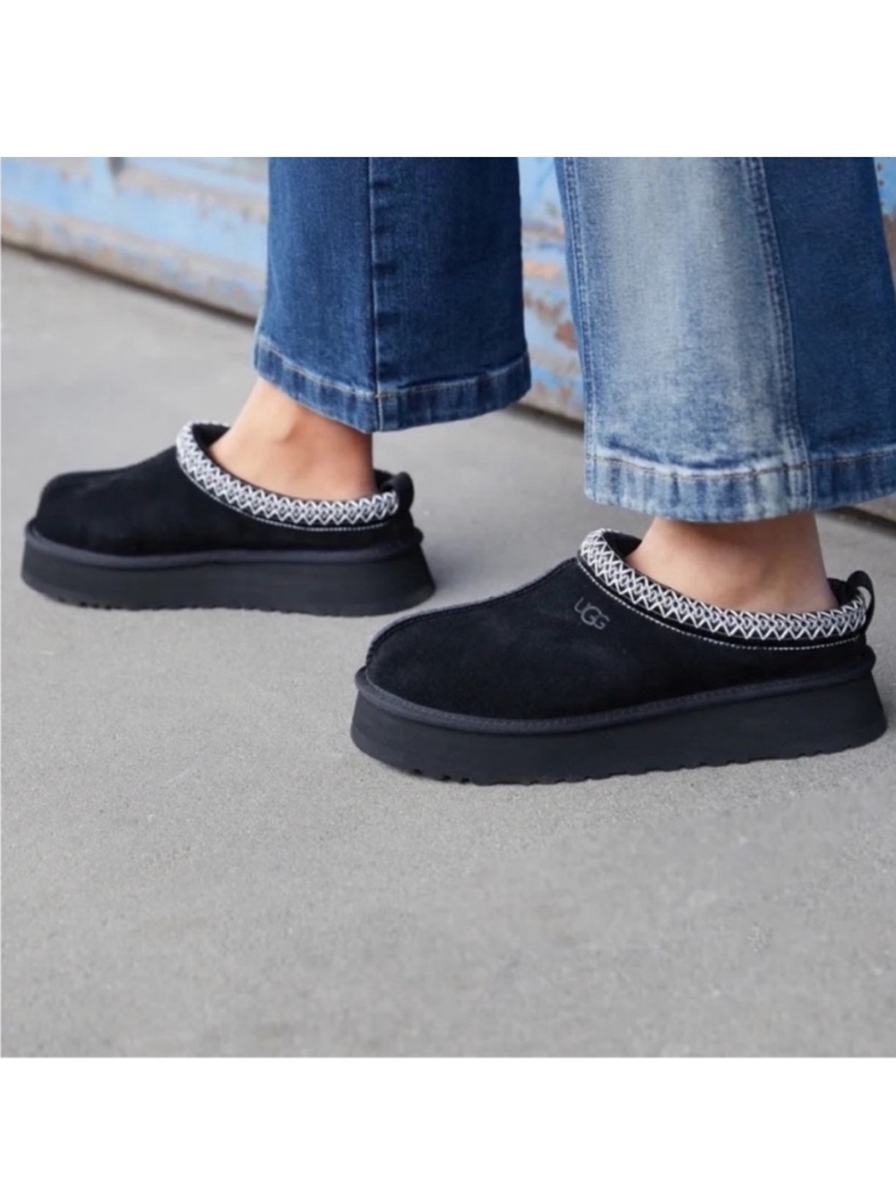 UGG Tazz women size 10 
BestSeller/gently worn 
Color. Black Authentic